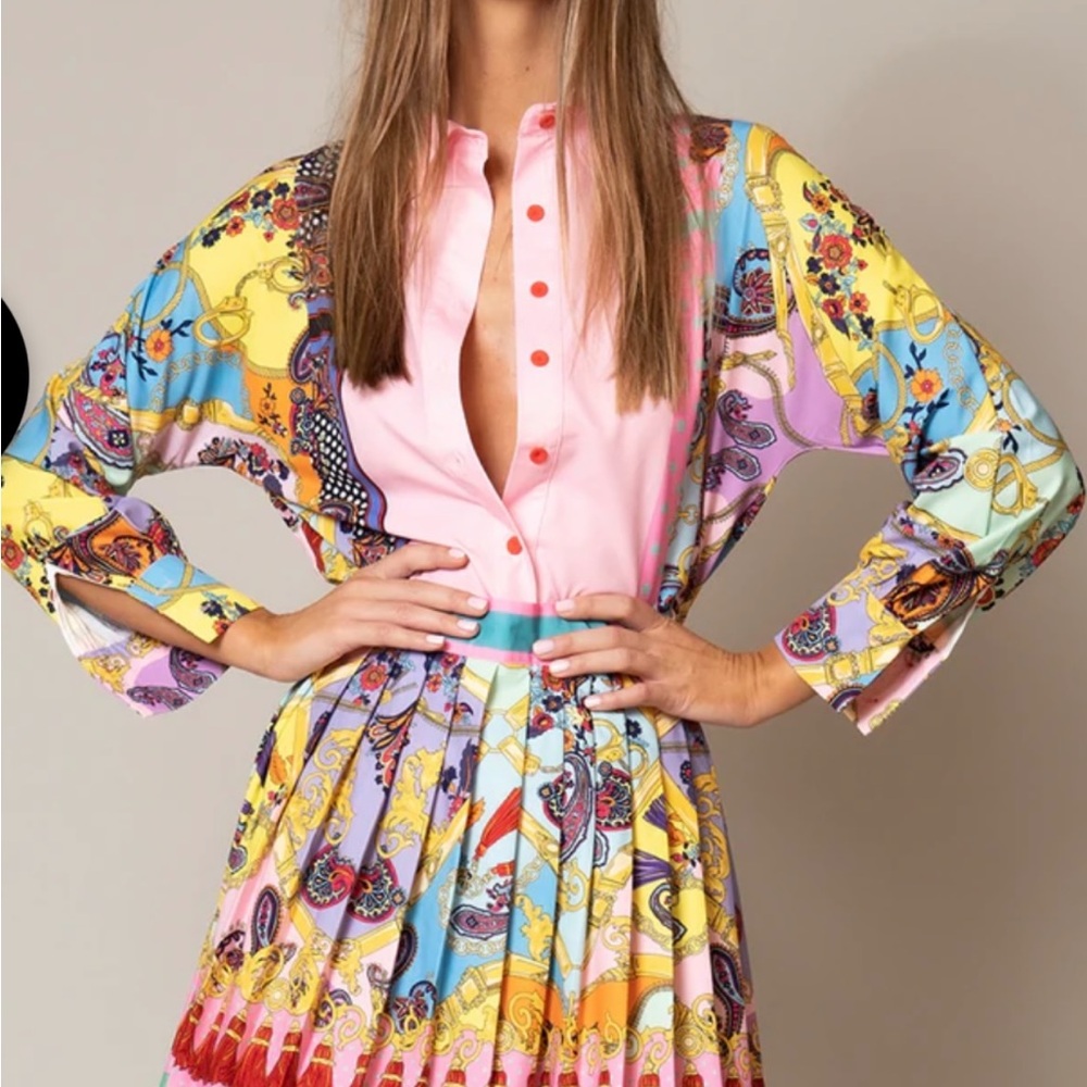 ZCRAVE Colorful Patterned set of mini skirt and blouse size M